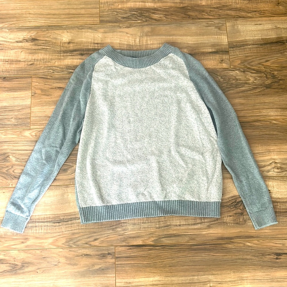 Gap sweater size medium